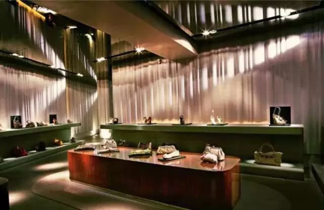 购物商场时装专卖店照明设计 购物商场时装专卖店照明设计